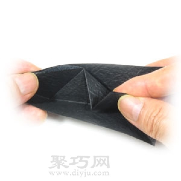 Basic origami folding method: right diamond fold