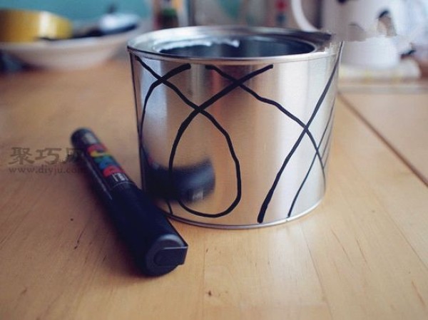 Tips on how to save money by turning waste into treasure: turning waste metal packaging cans into creative flowerpots