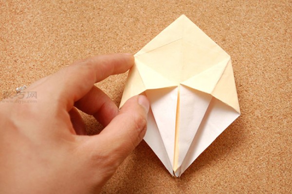 Illustration of how to fold a star box. How to fold a small gift box with four corners.