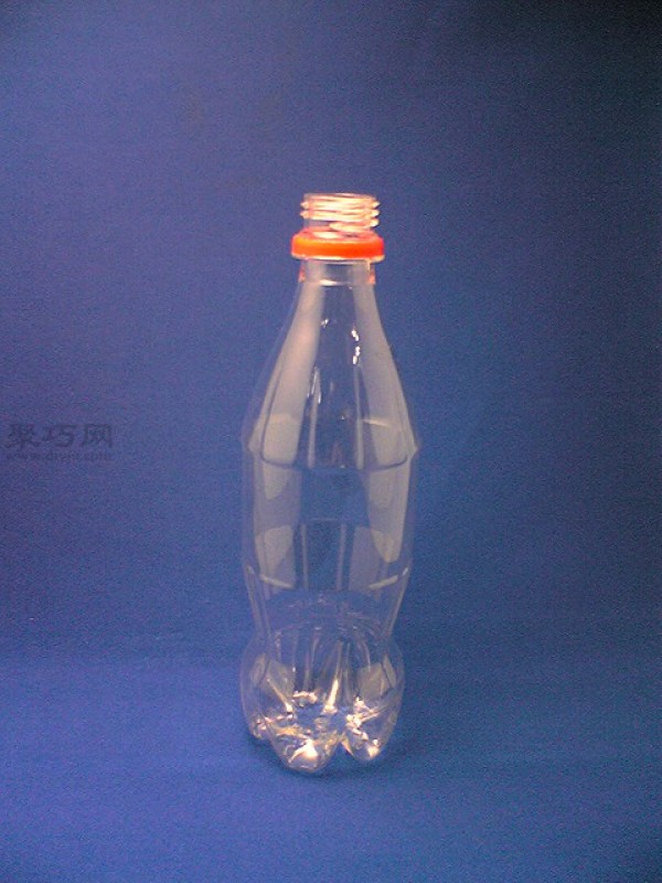 How to make creative vases from waste plastic bottles. Handmade vases from beverage bottles.