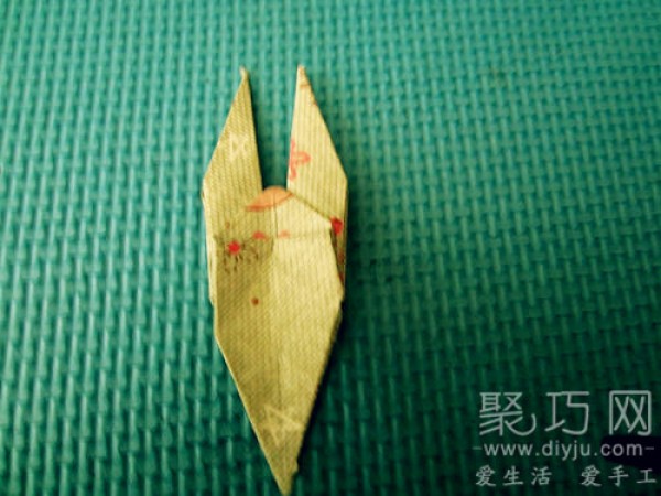 How to fold a paper crane How to fold a paper crane