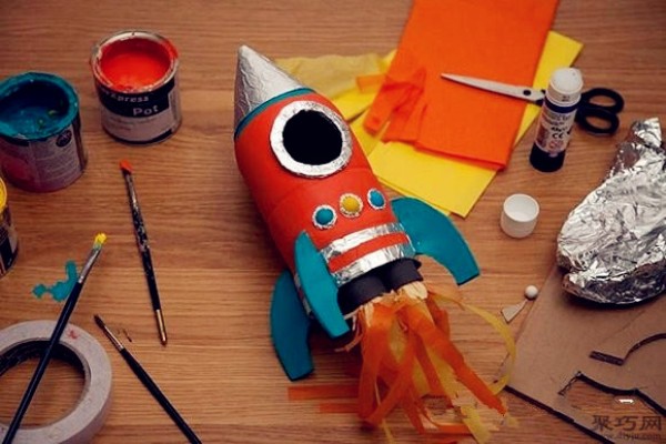 Illustration of how to make DIY space rocket model of beverage bottle