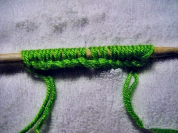 Tutorial on knitting a scarf with thick wool using double ingot needles. Teach you how to start knitting a scarf.