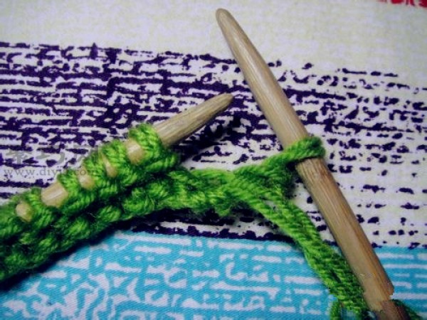 Stick needle knitting scarf tutorial teaches you how to knit a scarf easily and beautifully