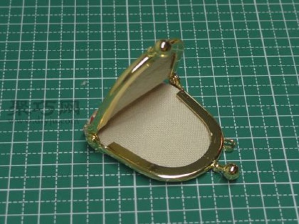 Exquisite lip-gold bag making tutorial teaches you how to make a small bag with metal pendants