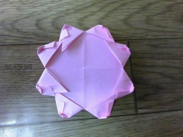 A simple and beautiful way to fold chrysanthemums. If you want to know how to fold chrysanthemums, read this tutorial.