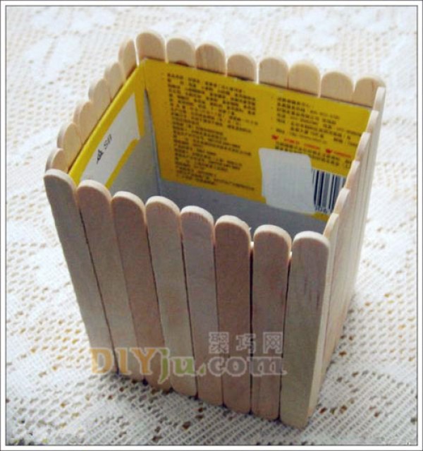 DIY exquisite wooden storage box for ice cream sticks. Handmade ice cream sticks that can be used as flower utensils.