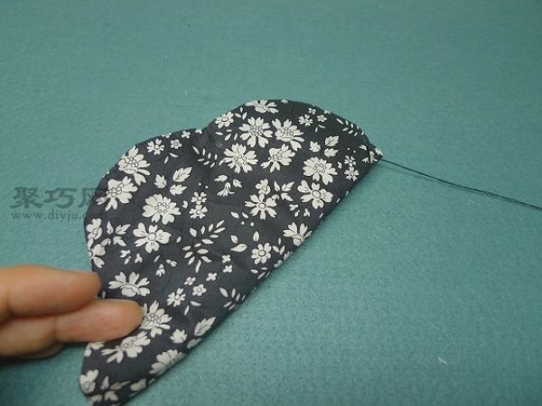 Tutorial on making fabric handmade flower-shaped storage box