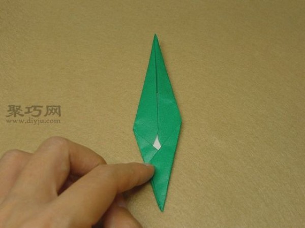 What is the easiest way to fold a tulip? See this illustration of how to fold a tulip.