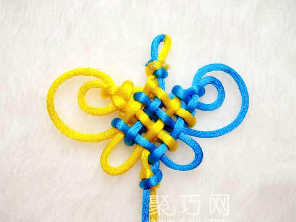 Pan-length knot combined with sorrel knot. Illustration of braiding method of full-length bow knot.