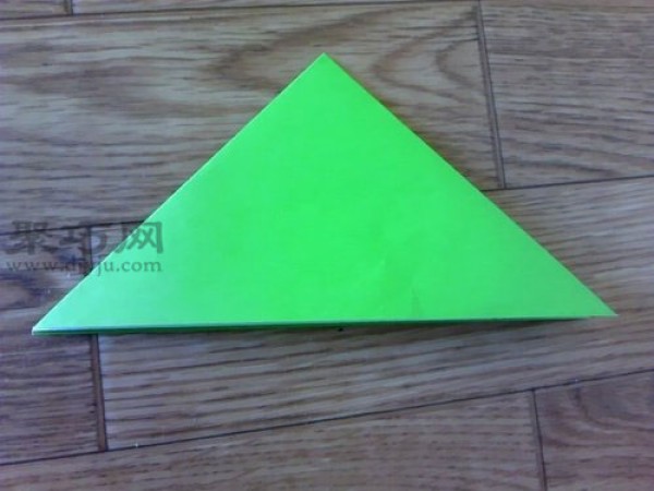 Illustration of how to fold a paper crane. Fold a green paper crane that symbolizes peace.