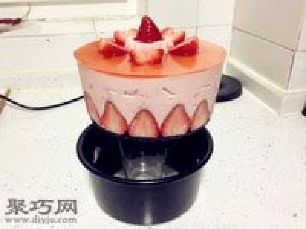 How to make strawberry mousse birthday cake. Ingredients ratio of six-inch fruit mousse cake.