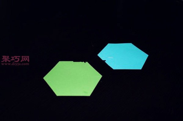 Illustration of how to fold a square origami into a hexagon. Tell you how to fold a regular hexagon.