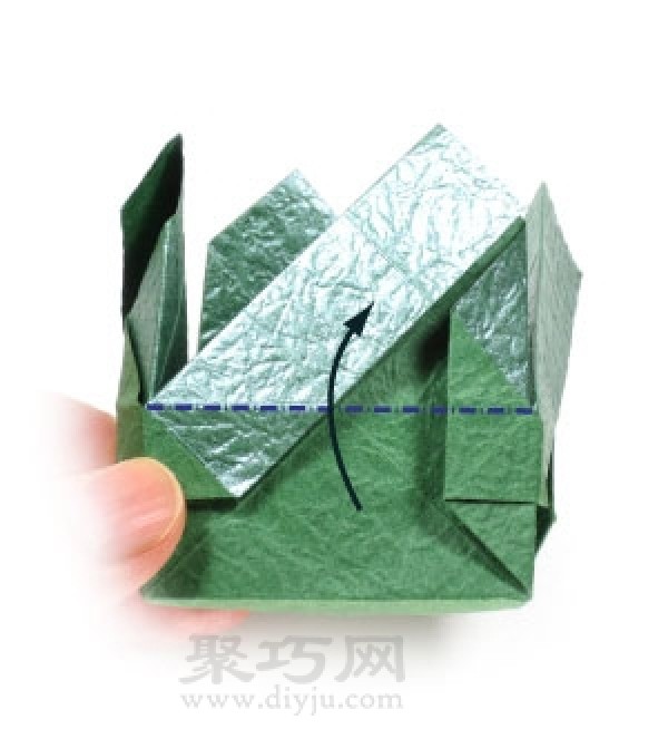 Simple origami illustration of a square box with lid