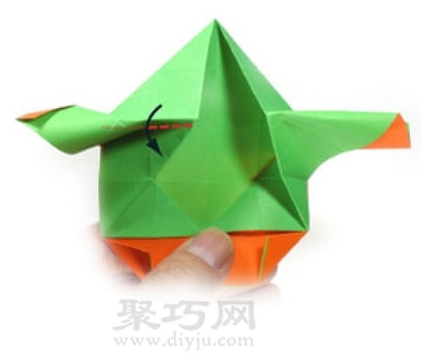 Illustration of how to fold the face of the origami elf