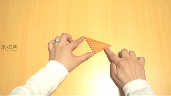 How to fold a triangular football with paper. Illustrated tutorial on handmade origami football.