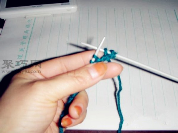 Knitting method of unit needle scarf. Beginner’s hand knitting scarf tutorial.