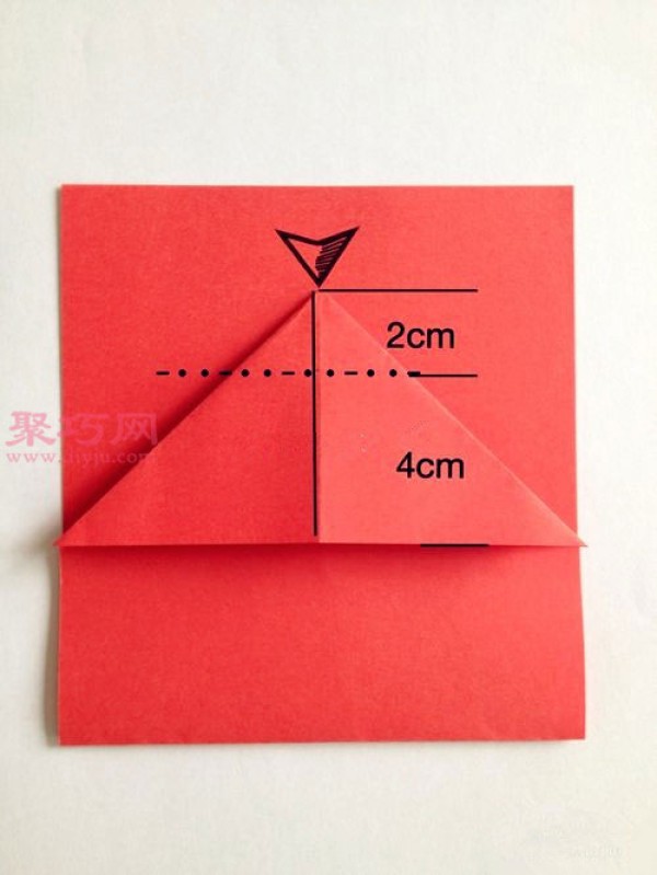 Illustration of folding heart-shaped red envelopes. Teach you how to make origami red envelopes by hand.