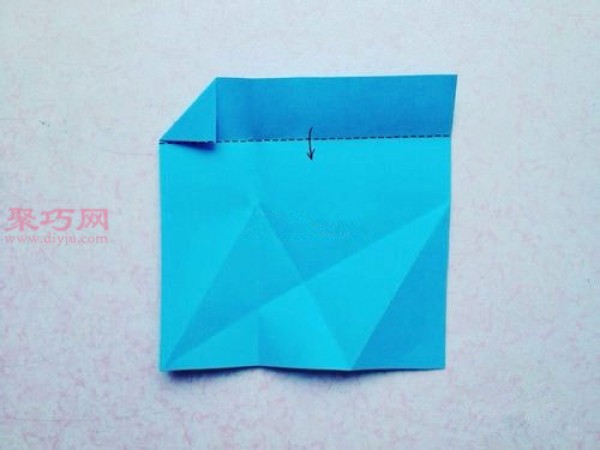 How to fold a triangular carton lid Teach you how to fold a triangular carton lid