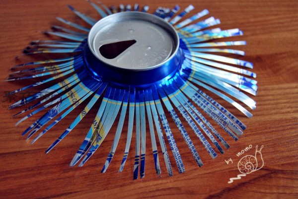 How to use cans to make ashtrays. Illustrated tutorial on how to make ashtrays from cans.