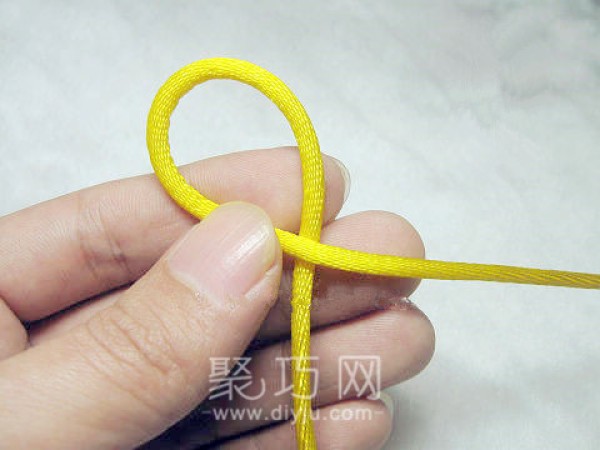 Illustrated tutorial on how to tie Chinese knot single thread button knot. Teach you how to knit buttons with single thread.