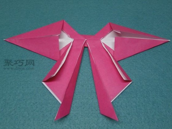 How to fold the simplest bow? Let’s look at the illustrations of the steps of bow origami.