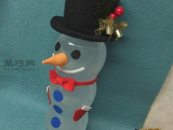 How to use empty plastic bottles to make cute snowman dolls