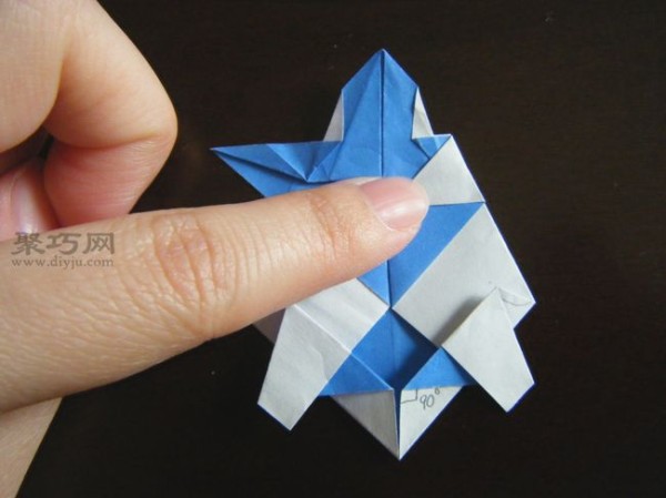 Childrens small animal origami tutorial teaches you how to fold a 3D turtle