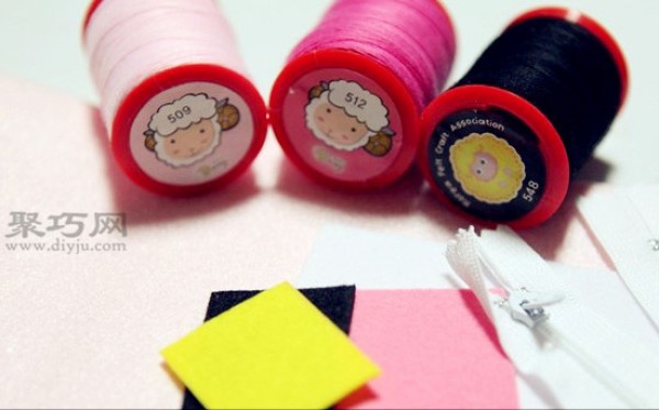 Hello Kitty cartoon pencil case DIY tutorial 6 steps to learn how to make your own fabric pencil case