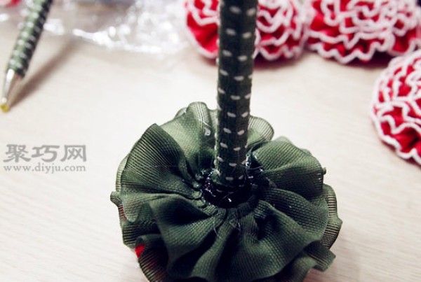 DIY Fabric Flowers That Will Never Die Fabric Flower Making Illustrations