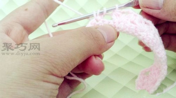 Simple crochet stitches: illustration of date needle crochet