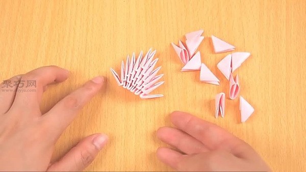 3D three-dimensional triangle origami folding tutorial illustration, how to fold the triangle