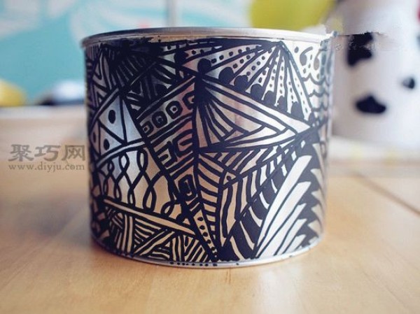 Tips on how to save money by turning waste into treasure: turning waste metal packaging cans into creative flowerpots