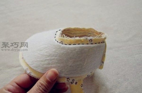 Fabric handmade baby shoes tutorial teaches you how to make baby toddler shoes