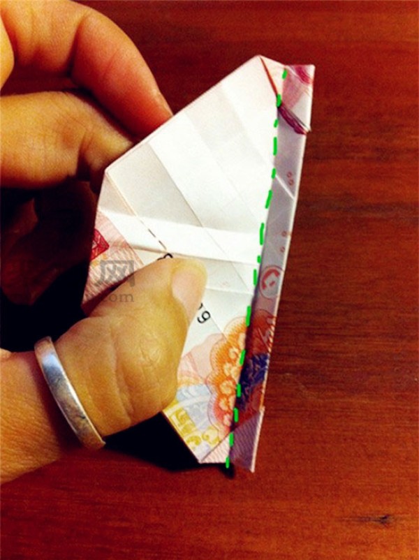 Illustrated tutorial on how to fold roses with RMB. How to fold roses with 100 yuan.