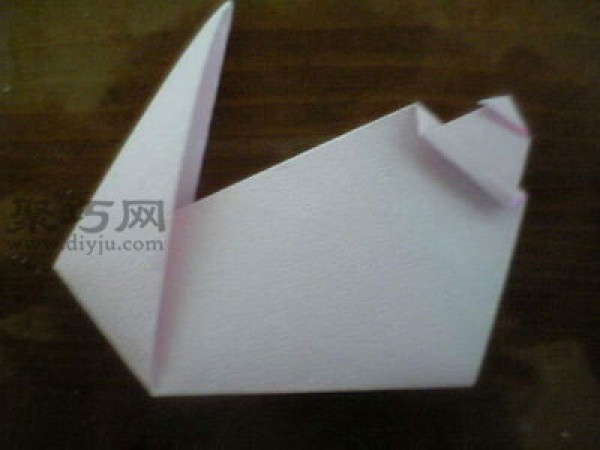 How to fold a rabbit with paper. Illustration of how to fold a three-dimensional paper rabbit.