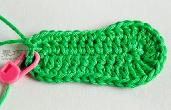 Tutorial on long crocheted baby shoes. Teach you how to knit baby woolen shoes.