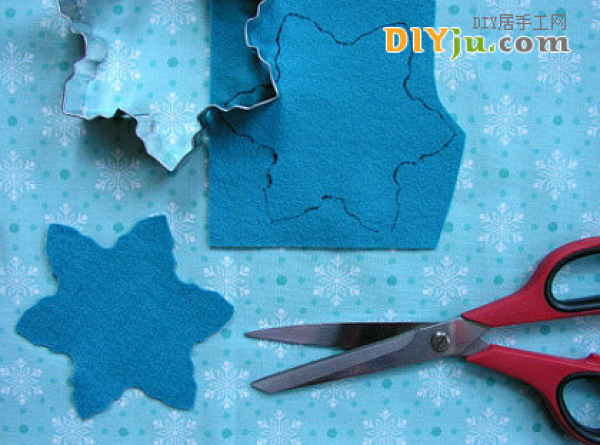 Fabric DIY Christmas tree ornaments tutorial