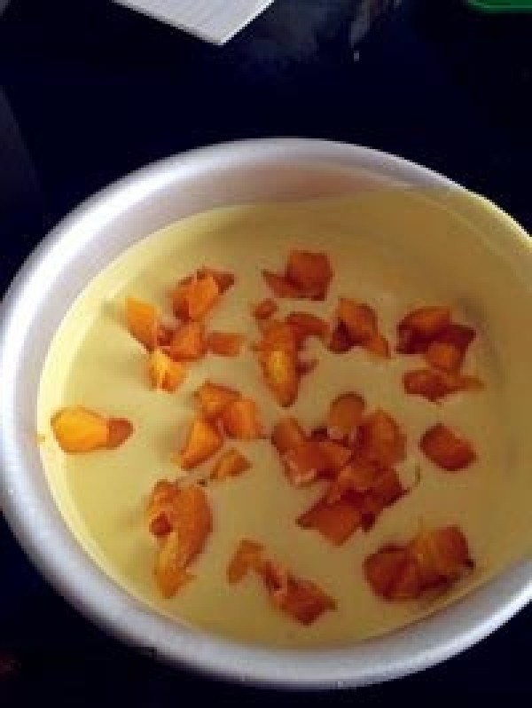 Illustration of how to make mango cheesecake without baking. Simple mango fruit birthday cake recipe.