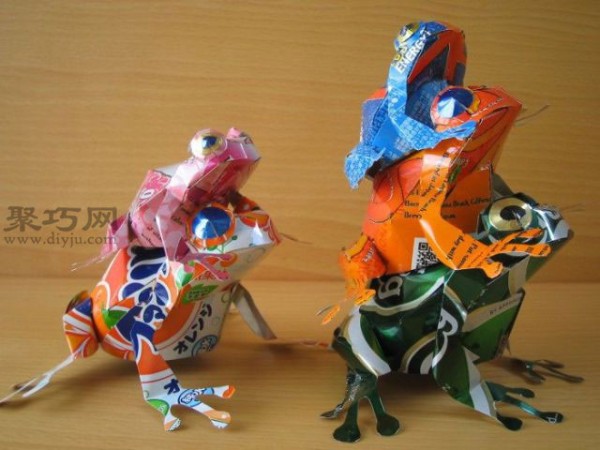 Collection of Can Waste Utilization Portfolio: Handmade Dogs from Cans