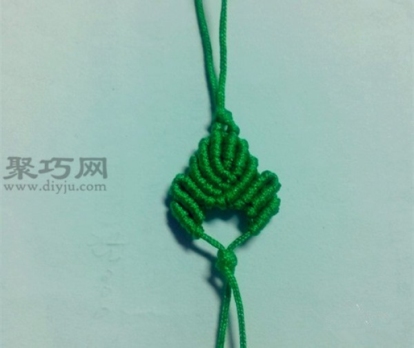 A simple method for knitting mobile phone chains. Teach you how to knit mobile phone chains.