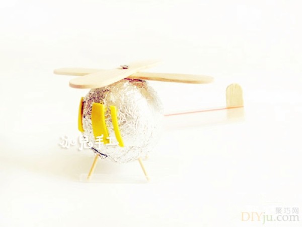 Make a helicopter with ice cream sticks and turn waste into treasure to make a toy airplane