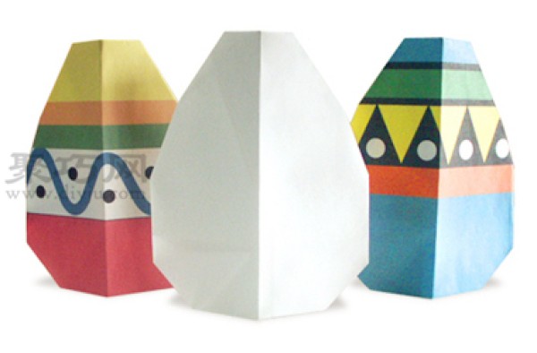 Illustrated Easter egg origami tutorial. Learn how to origami an Easter egg.