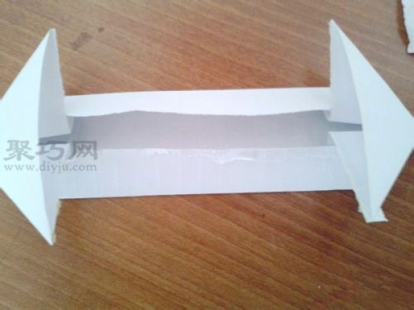 How to fold a super simple paper racing car. Learn how to fold a racing car in 6 steps