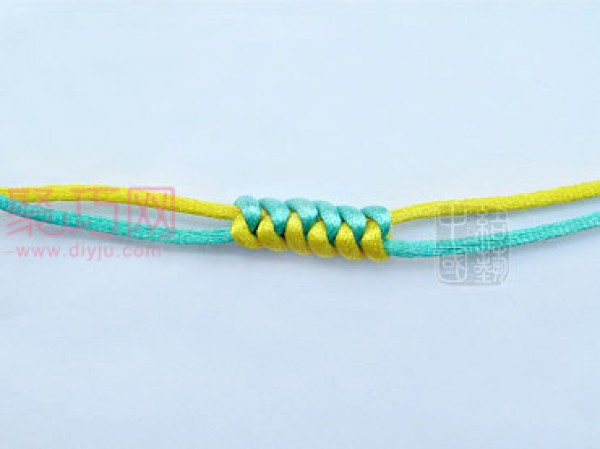 Introductory Tutorial on Chinese Knot: Illustration of the Diamond Knot Knitting Method