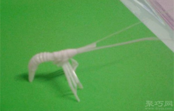 Illustrated tutorial on how to fold prawns from straws into treasures. Teach you how to fold prawns from straws.