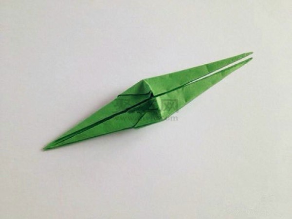 Illustration of folding calyx. Teach you how to make origami calyx by hand.