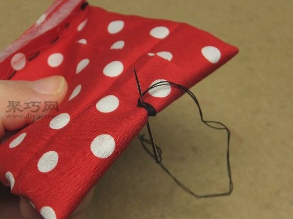 Mickey Mouse headband making tutorial. Learn how to make a cute fabric bow headband.