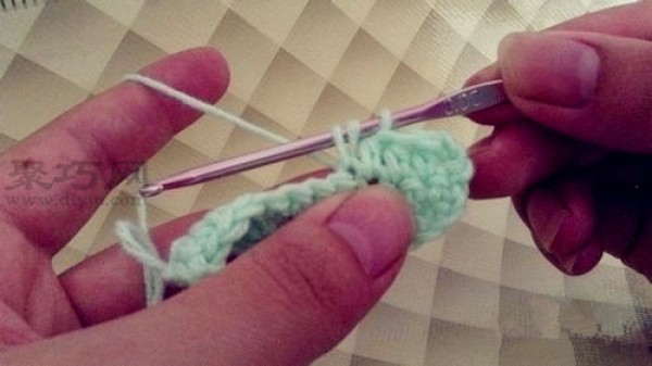 Basic crochet stitches for beginners: Illustrated crochet tutorial for medium and long needles