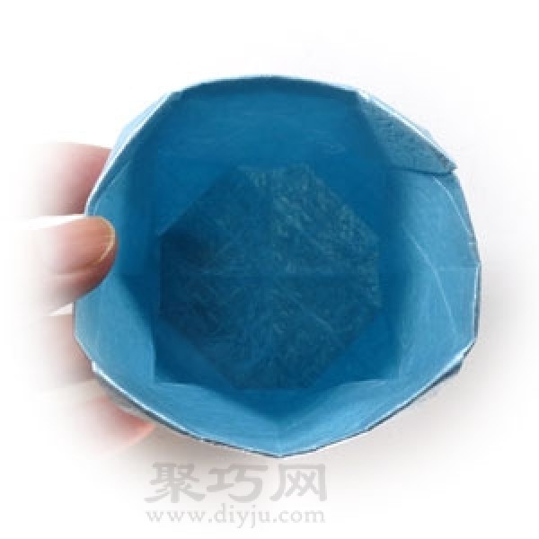 How to fold a handmade origami three-dimensional round cup